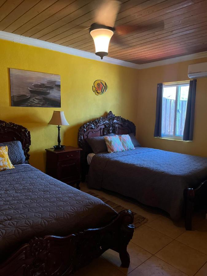 Bay Inn Estates Alice Town  Bagian luar foto