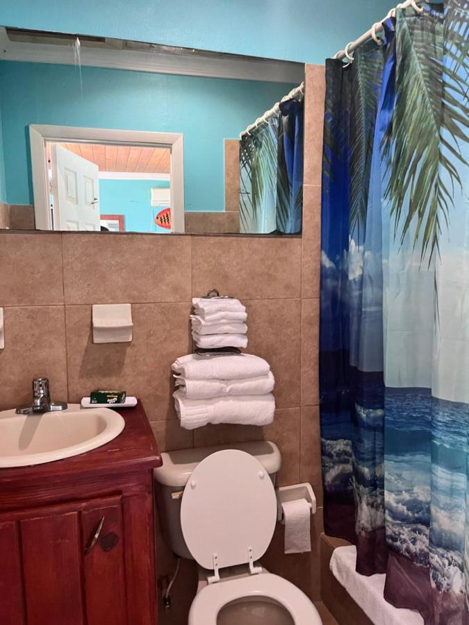 Bay Inn Estates Alice Town  Bagian luar foto