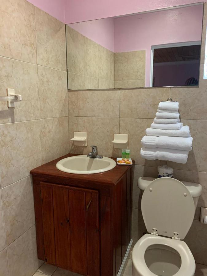 Bay Inn Estates Alice Town  Bagian luar foto