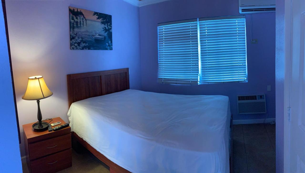 Bay Inn Estates Alice Town  Bagian luar foto