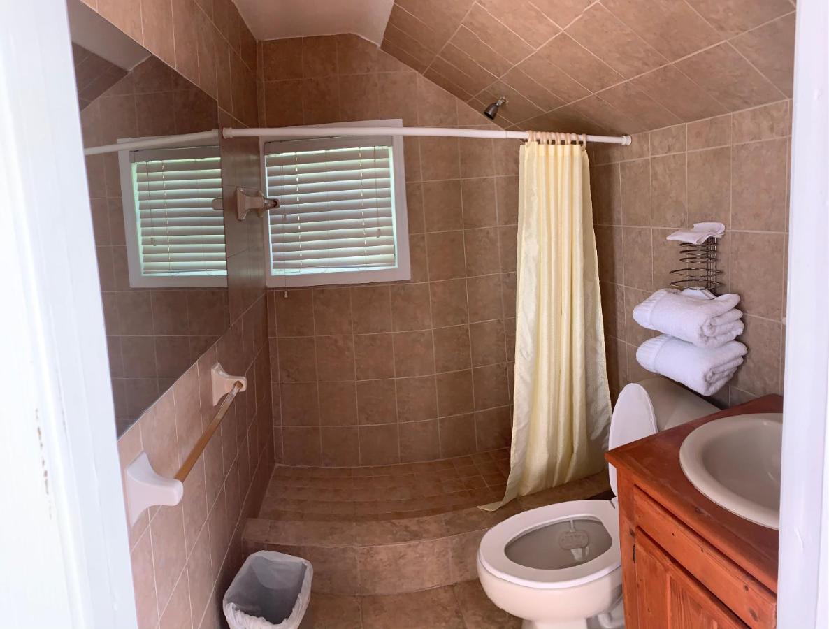 Bay Inn Estates Alice Town  Bagian luar foto